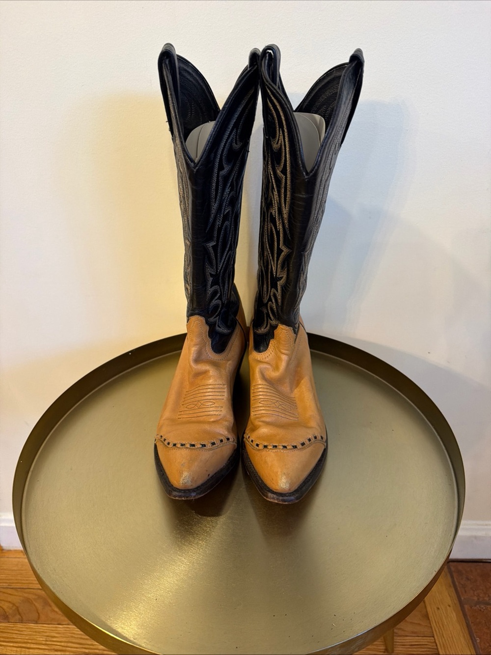 Vintage women’s Tony Lama two toned leather boots size 7 M